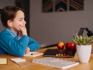 Screen Time Balance: Kid-Centric Apps for Learning ABCs Responsibly