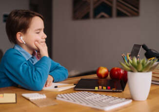 Screen Time Balance: Kid-Centric Apps for Learning ABCs Responsibly
